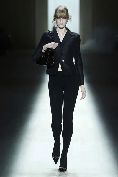 Look 3